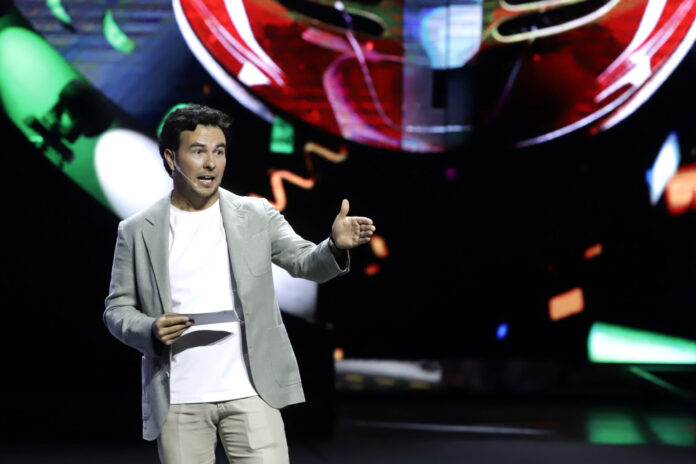 El mexicano "Checo" Pérez asegura que inspirar a nuevas generaciones es su mayor legado