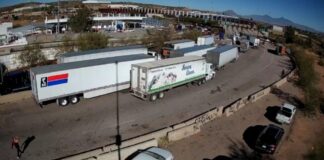 Productores mantienen bloqueo en la garita Mariposa de Nogales