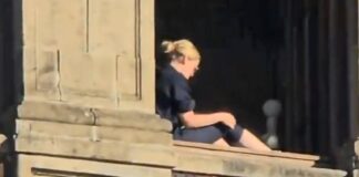 Florencia Franco, la mujer que tomó el sol en una ventana de Palacio Nacional, renuncia a su cargo