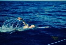 David Olvera impone récord en México al nadar 85 km en mar abierto