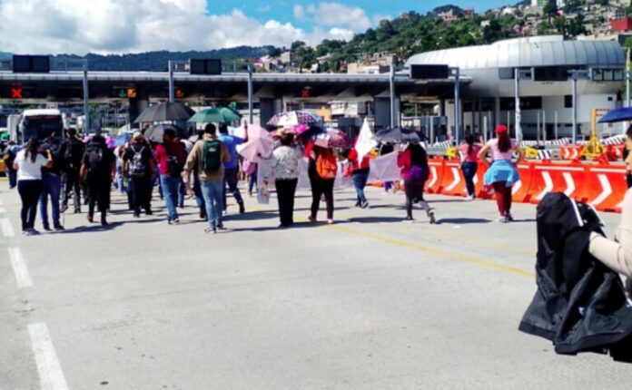 cnte-en-caseta-de-la-mexico-cuernavaca-768x474