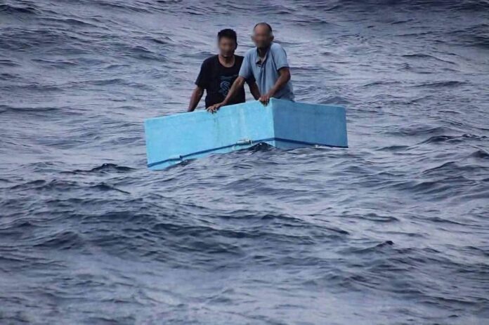 Policiaca ; Marina rescata a dos pescadores en aguas del Pacífico; pasaron cinco días en altamar sobre una hielera 1 (1)
