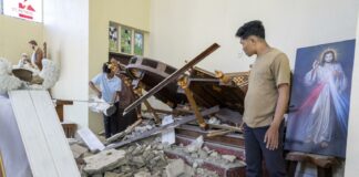 Van 68 muertos en Indonesia tras terremoto