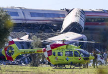 Al menos 64 muertos en el choque de trenes de alta velocidad en España